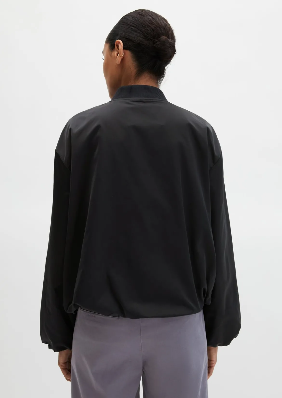Blouson im Aviator-Stil regular cropped aus recyceltem Polyester