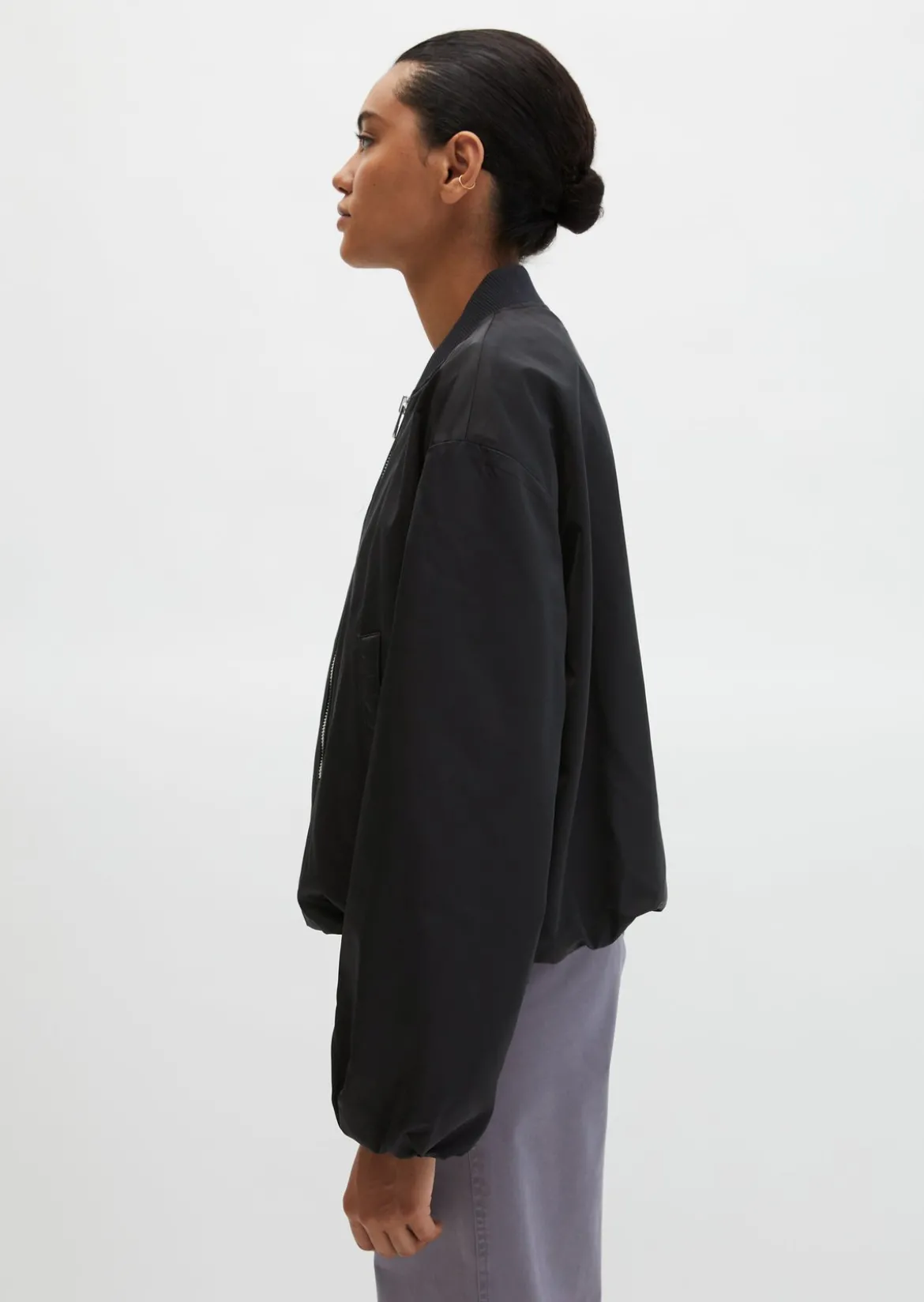 Blouson im Aviator-Stil regular cropped aus recyceltem Polyester