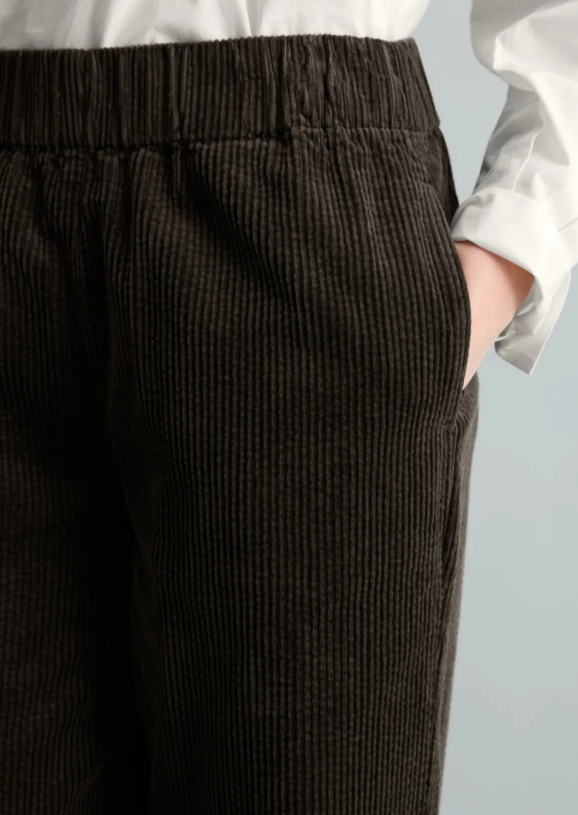 Cordhose wide straight leg mit lässiger Bubble-Struktur