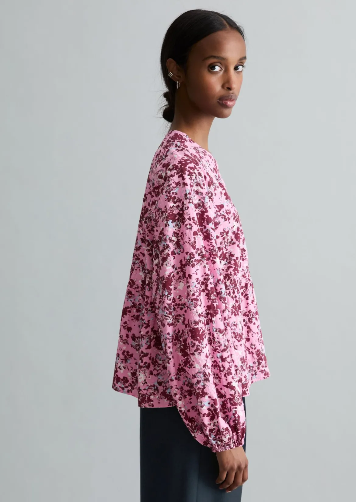 Crinkle-Bluse relaxed aus bedrucktem Viskose-Mix
