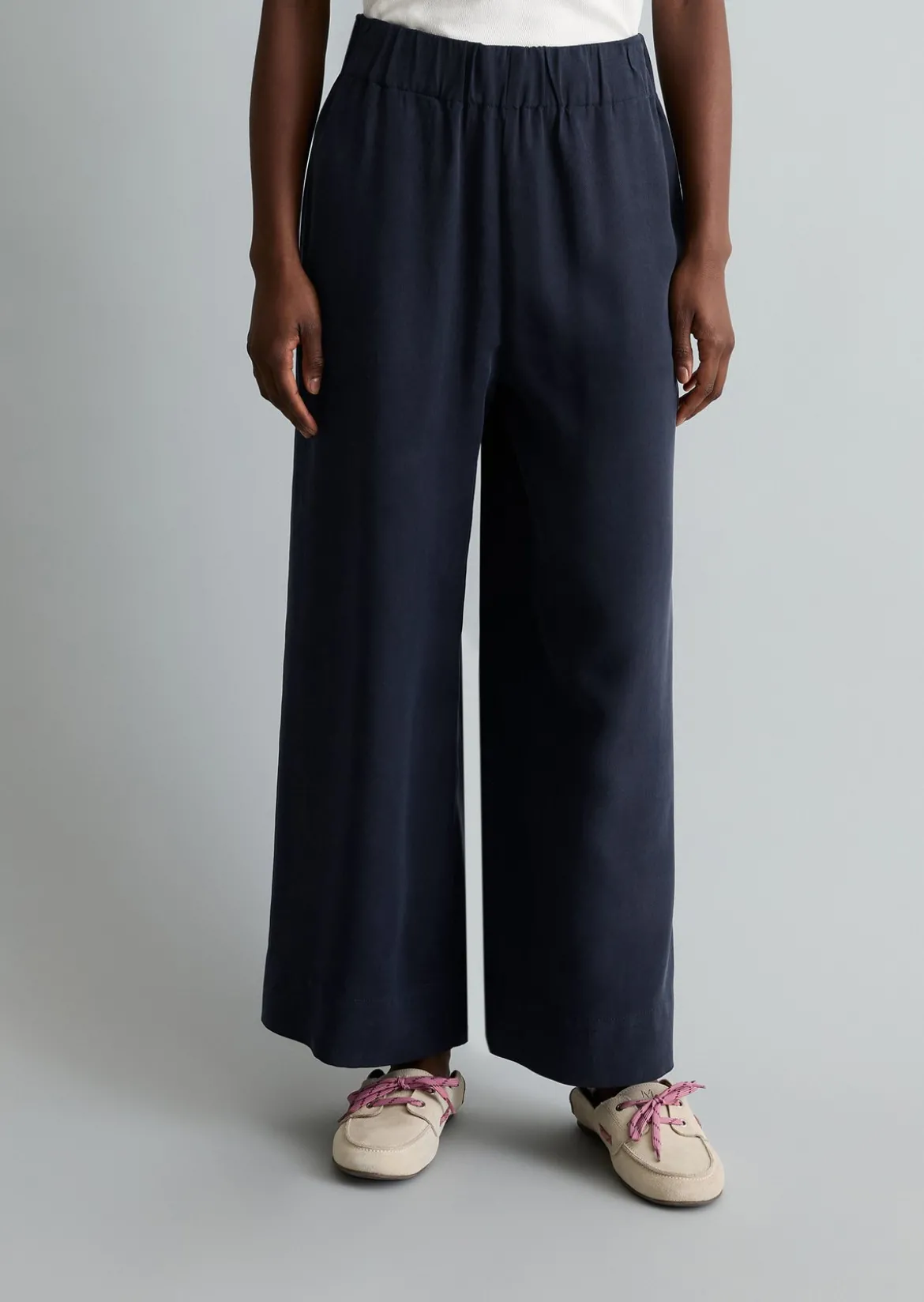 Hose relaxed aus LENZING™ Lyocell