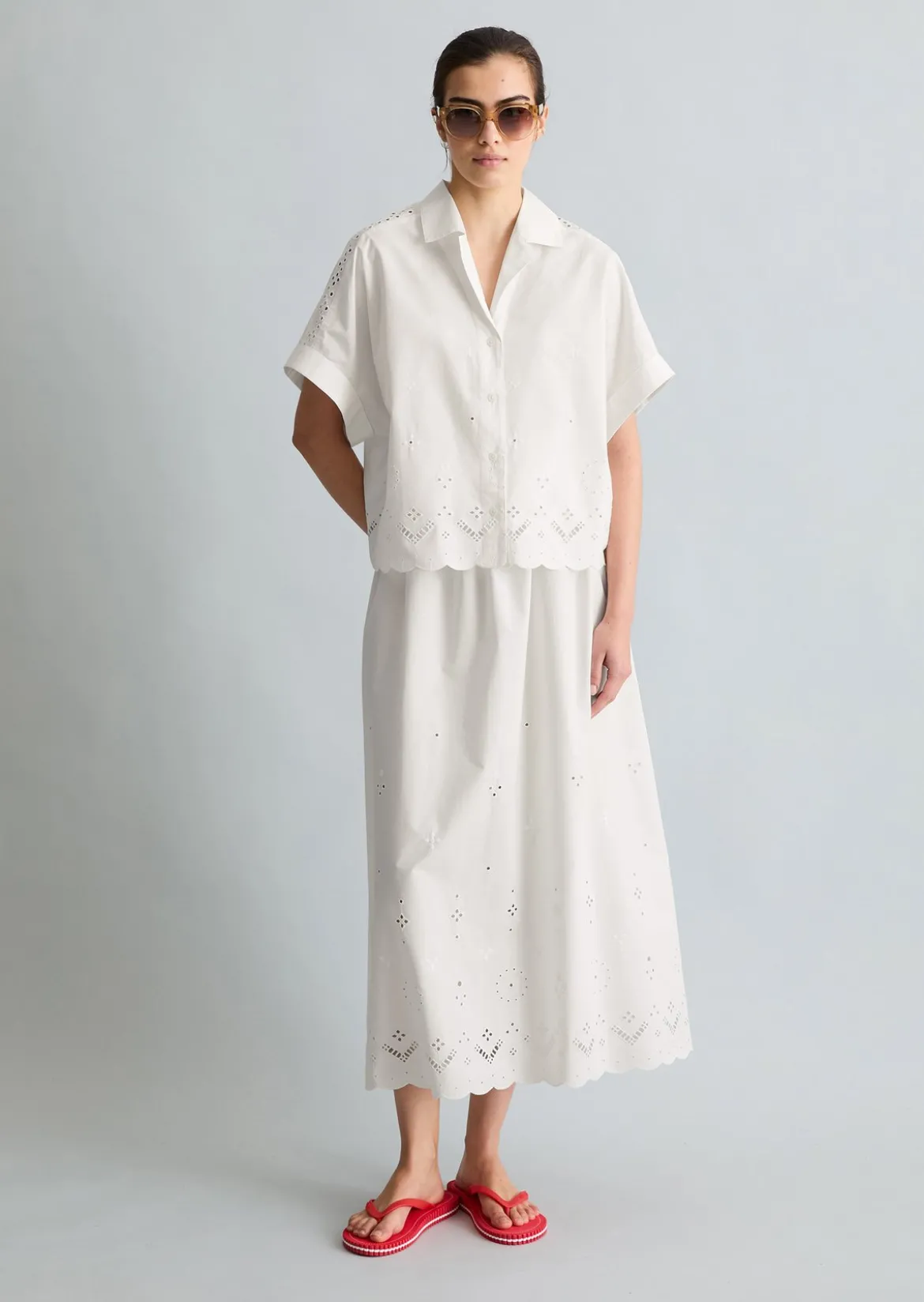 Kurzarm-Spitzenbluse relaxed mit Broderie Anglaise