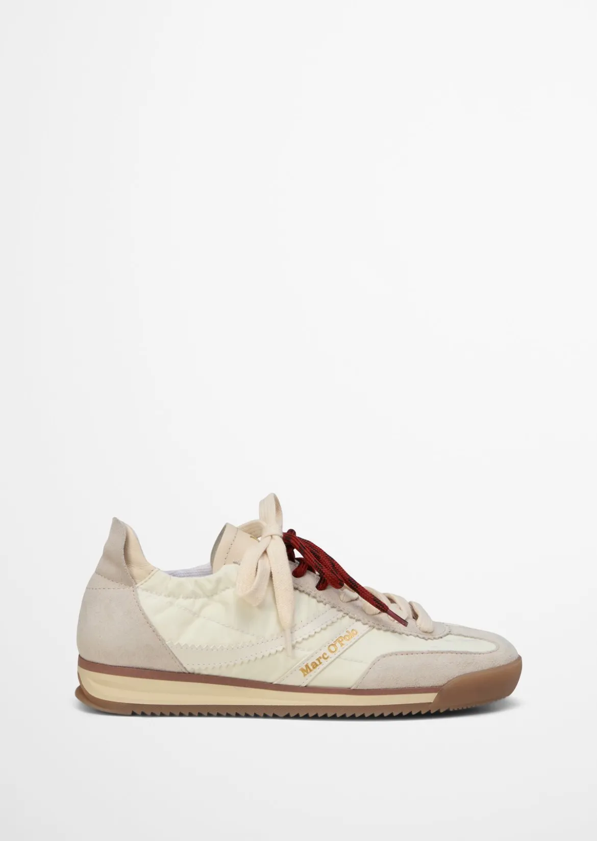 Sneaker Model Mila mit unterschiedlichen Schnürsenkeln